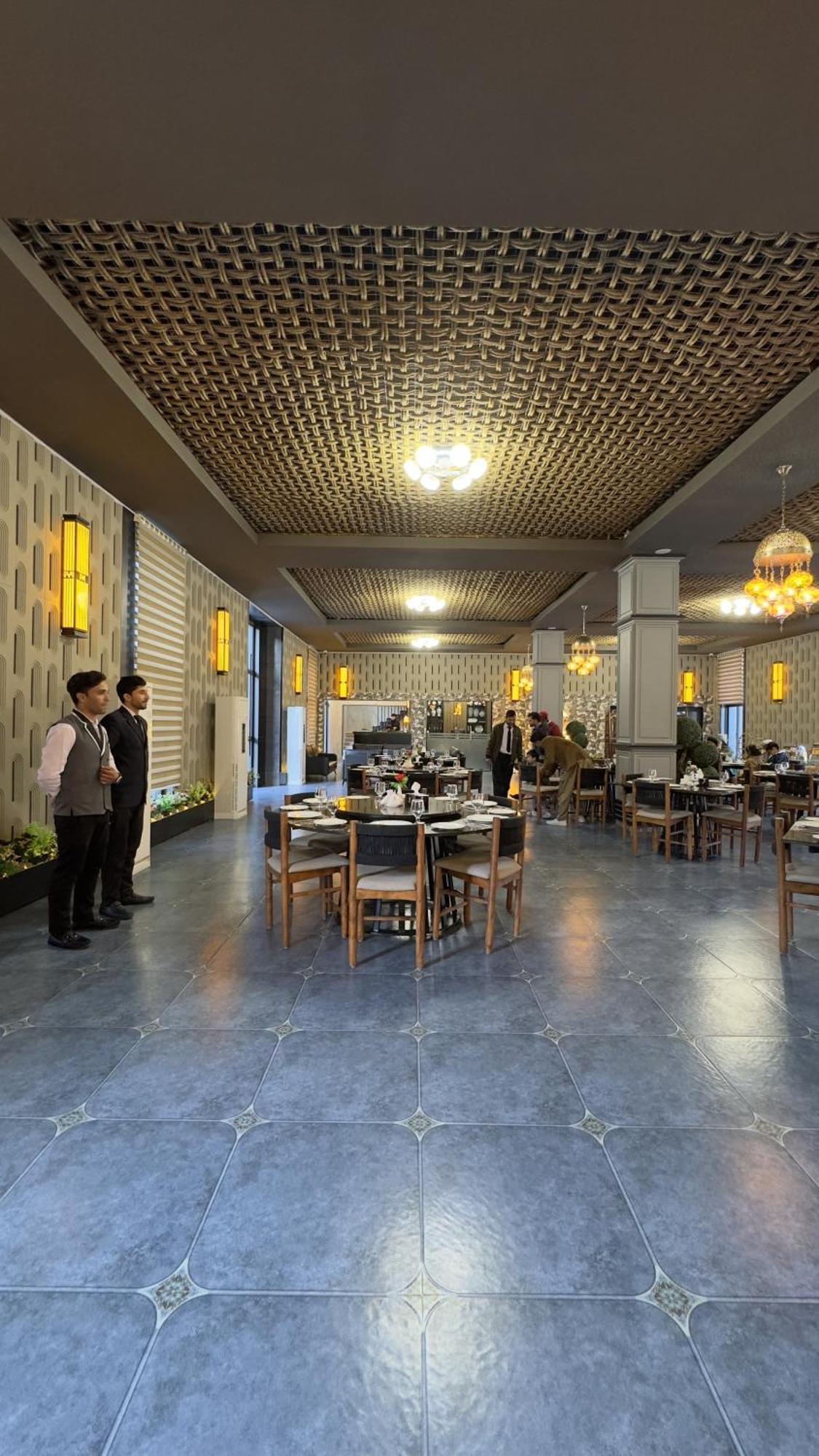 Iyi Luxury Inn Swat Saidu Sharif エクステリア 写真