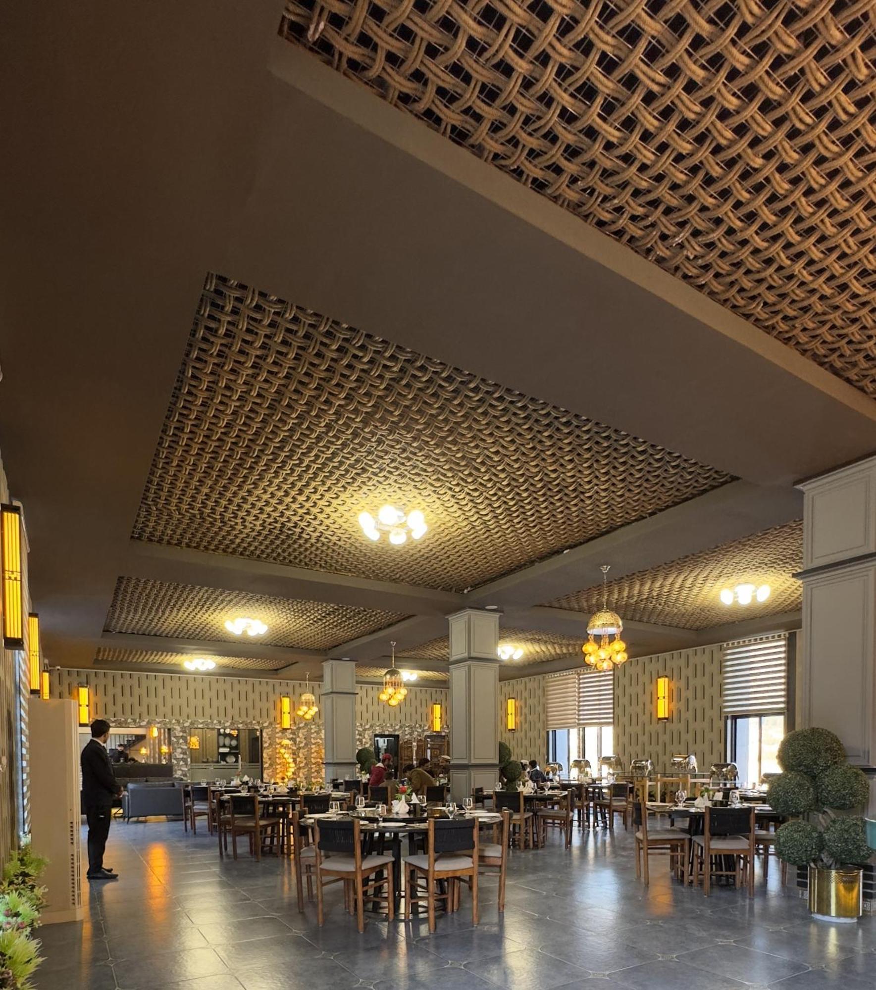 Iyi Luxury Inn Swat Saidu Sharif エクステリア 写真
