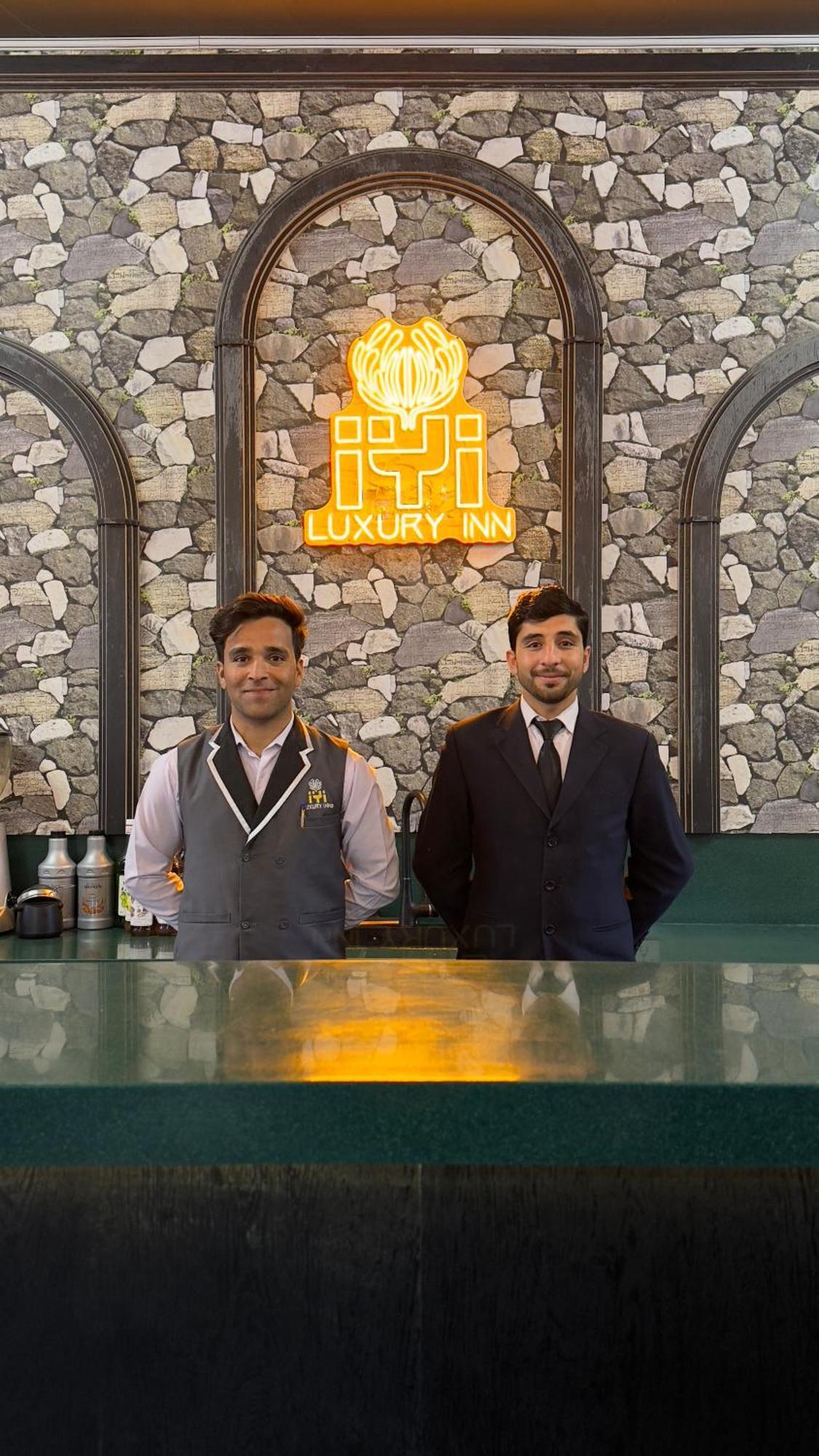Iyi Luxury Inn Swat Saidu Sharif エクステリア 写真