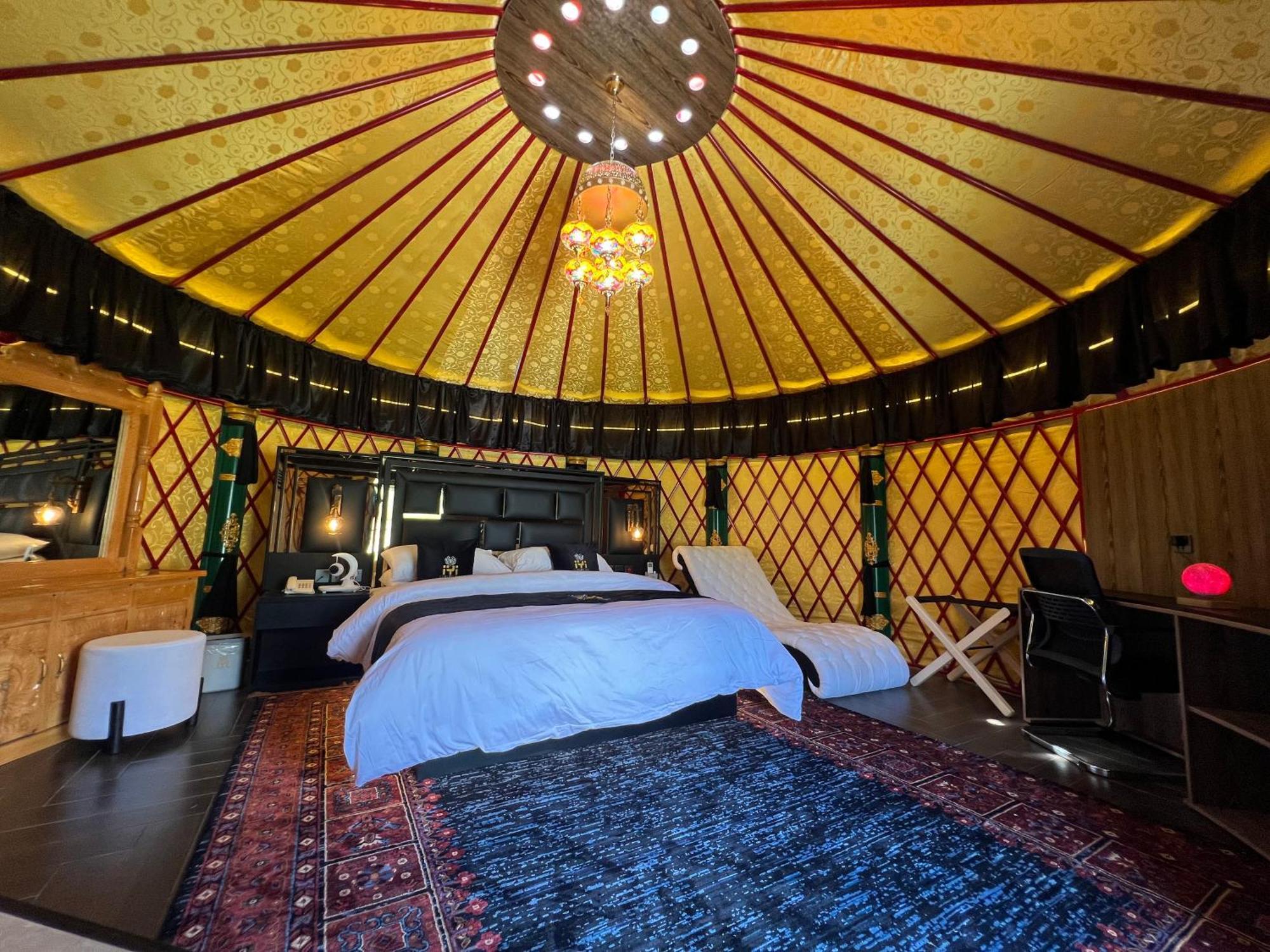Iyi Luxury Inn Swat Saidu Sharif エクステリア 写真