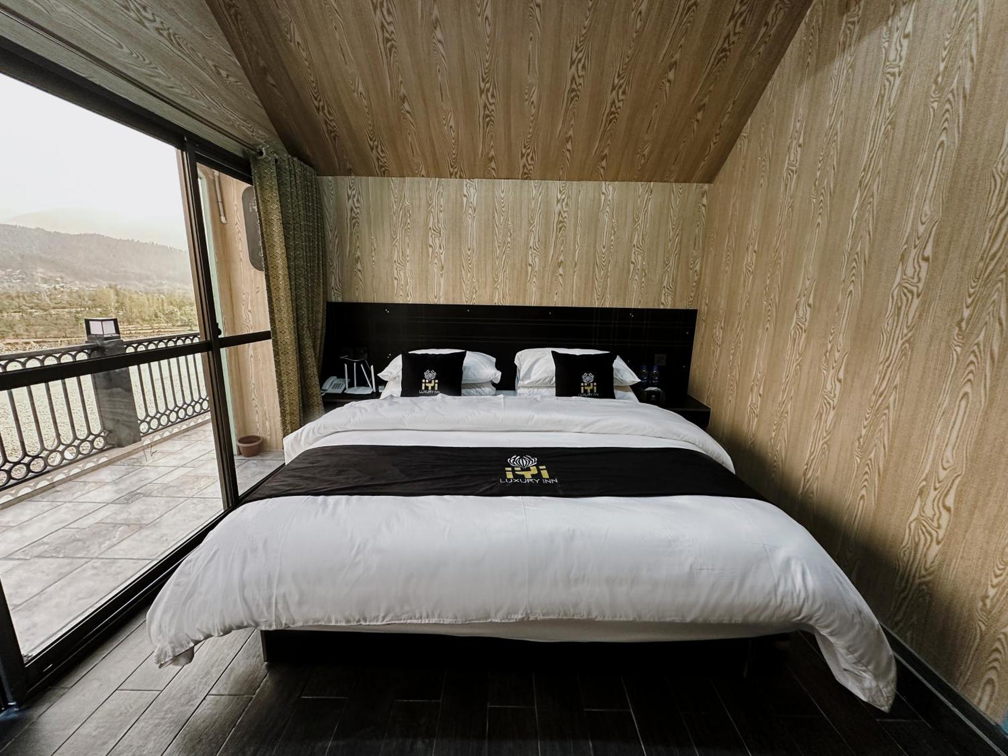 Iyi Luxury Inn Swat Saidu Sharif エクステリア 写真