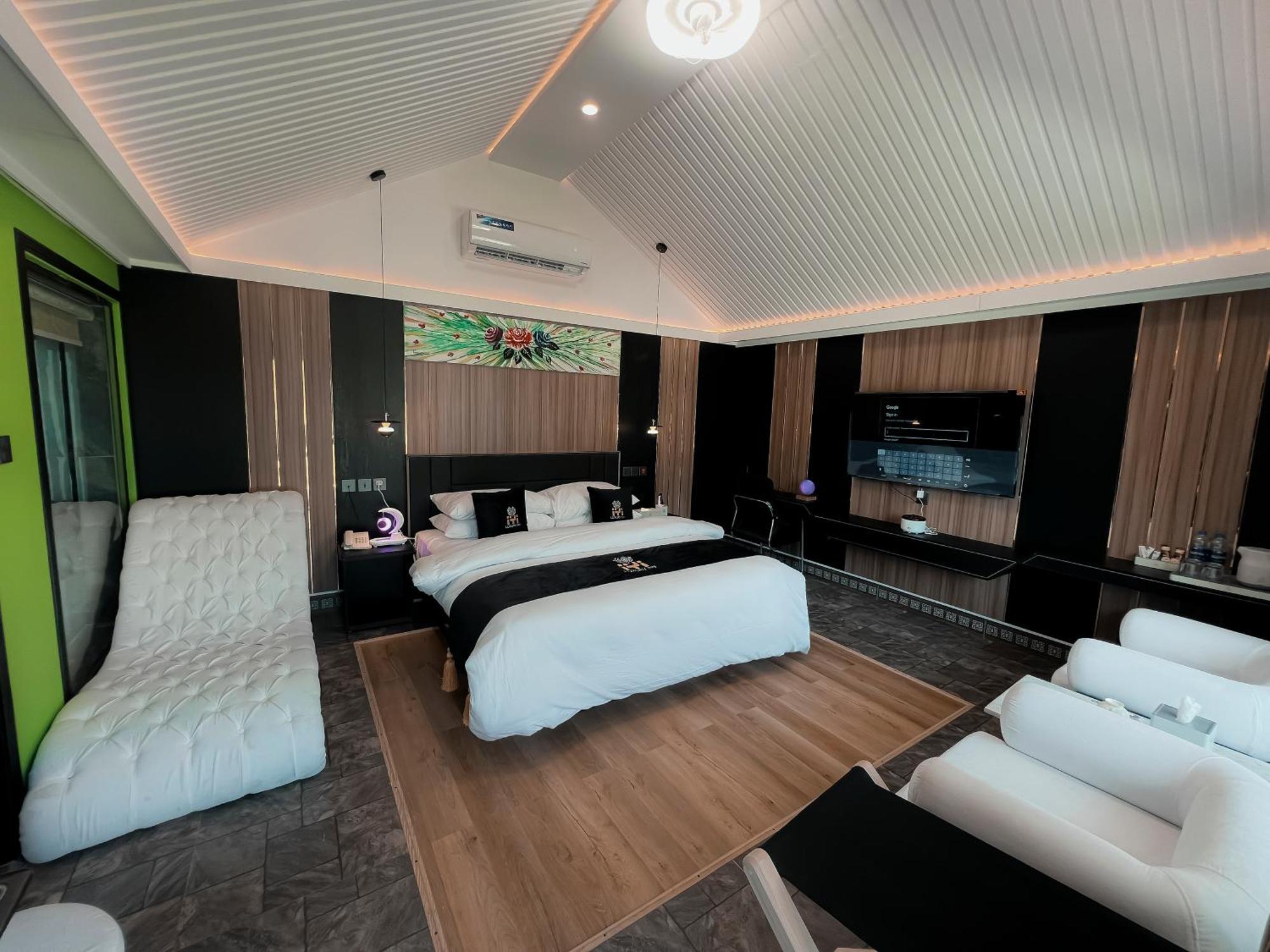 Iyi Luxury Inn Swat Saidu Sharif エクステリア 写真