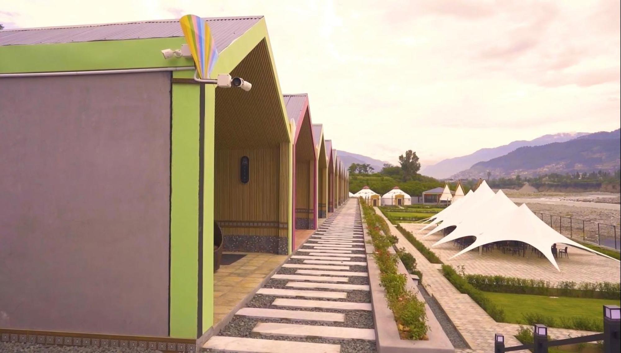 Iyi Luxury Inn Swat Saidu Sharif エクステリア 写真