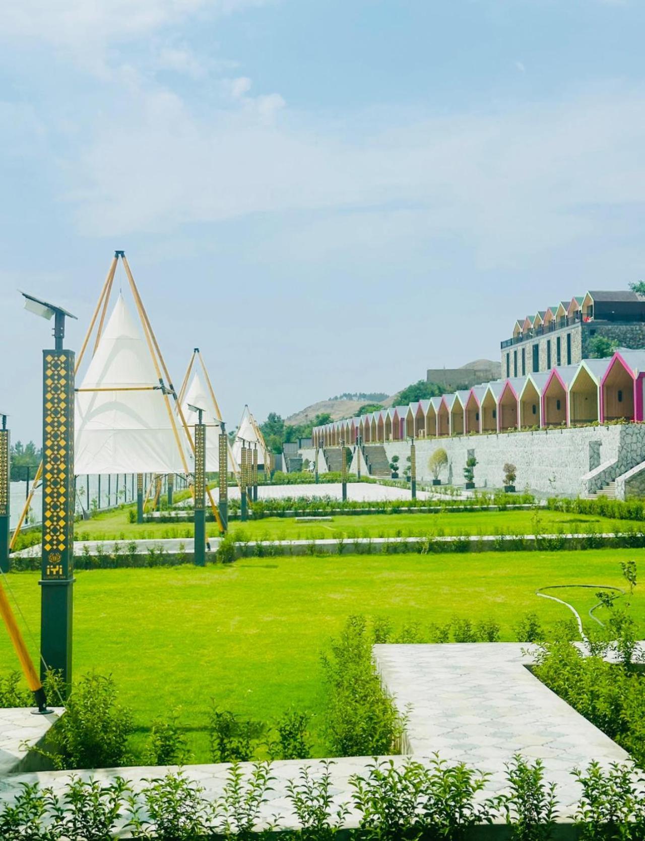 Iyi Luxury Inn Swat Saidu Sharif エクステリア 写真