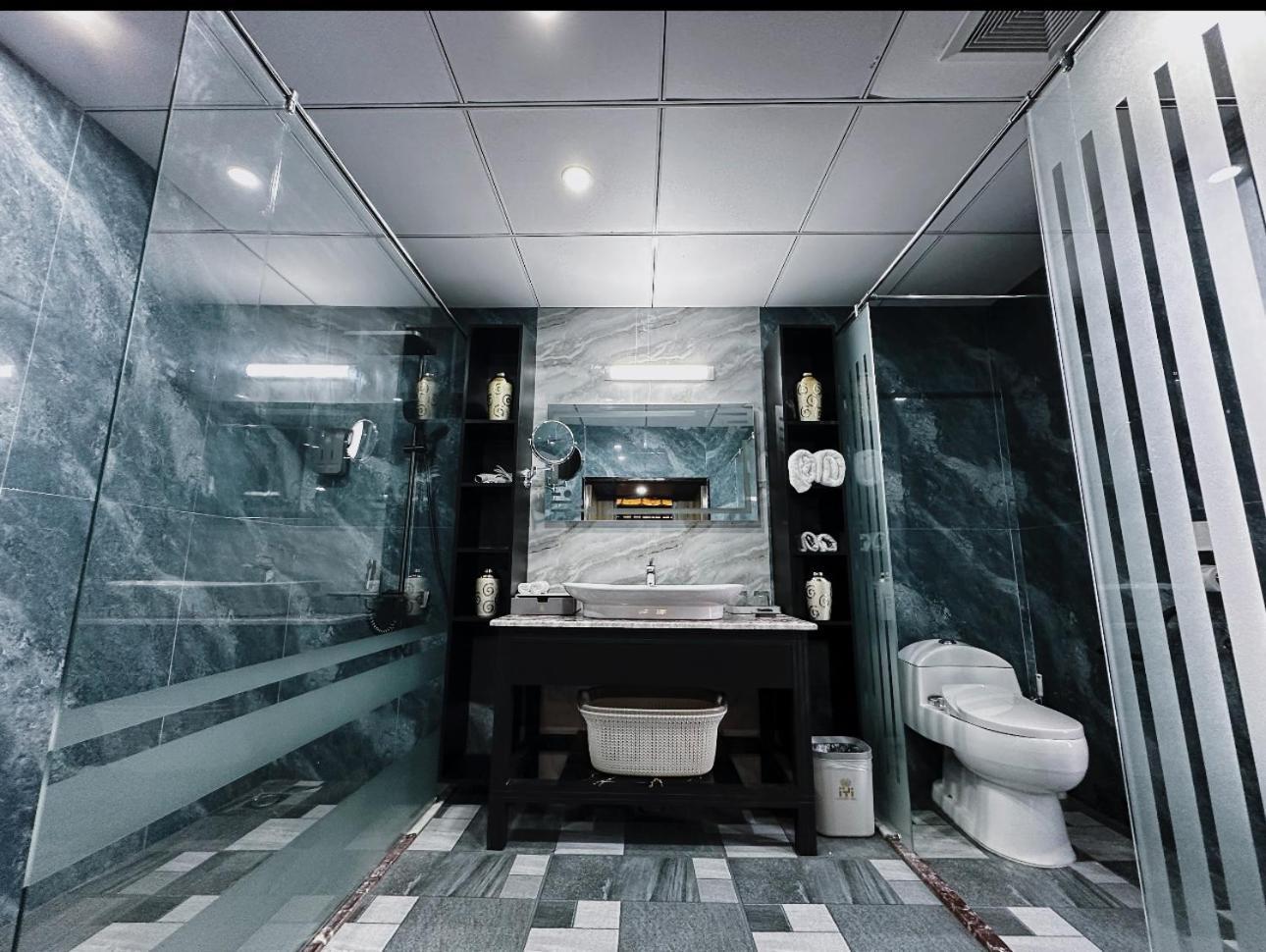 Iyi Luxury Inn Swat Saidu Sharif エクステリア 写真