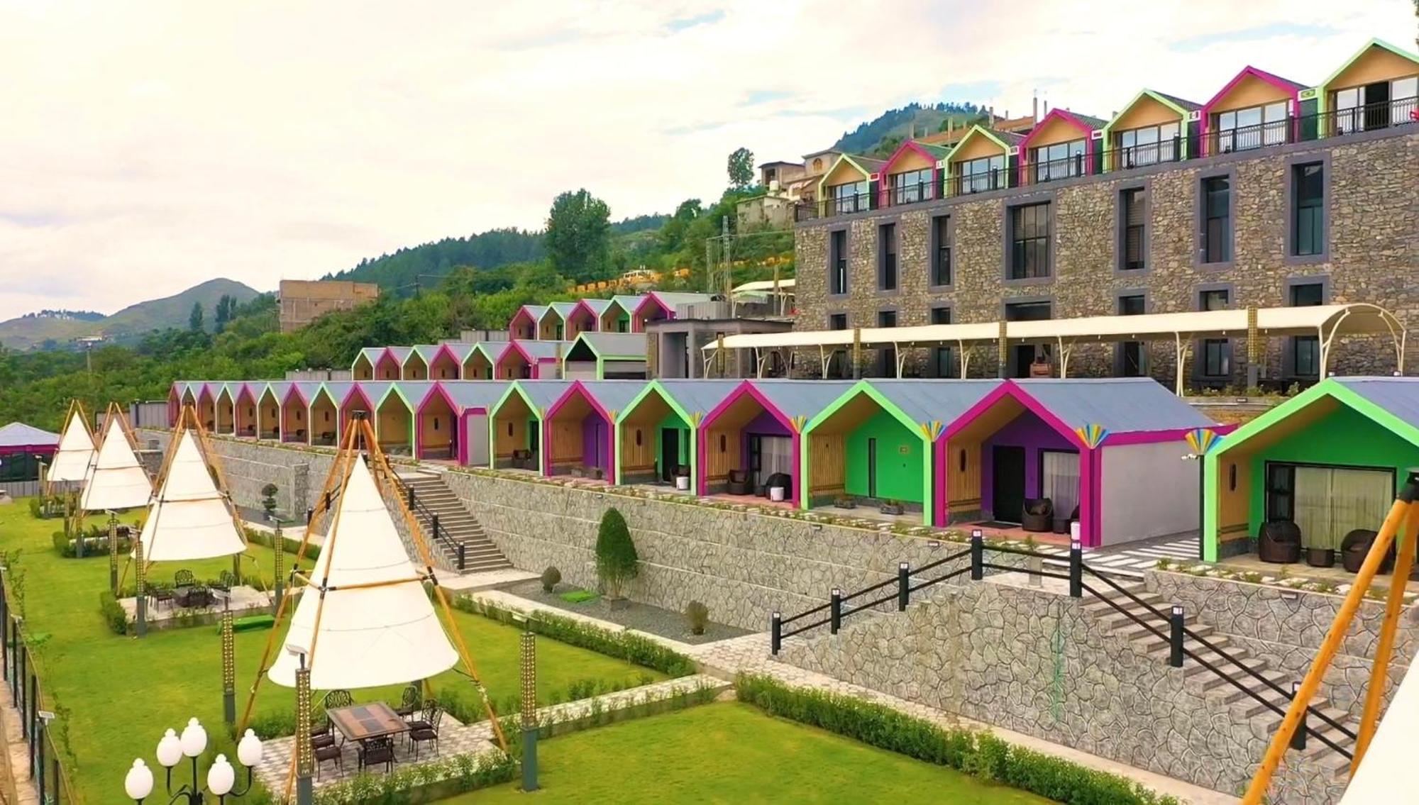 Iyi Luxury Inn Swat Saidu Sharif エクステリア 写真