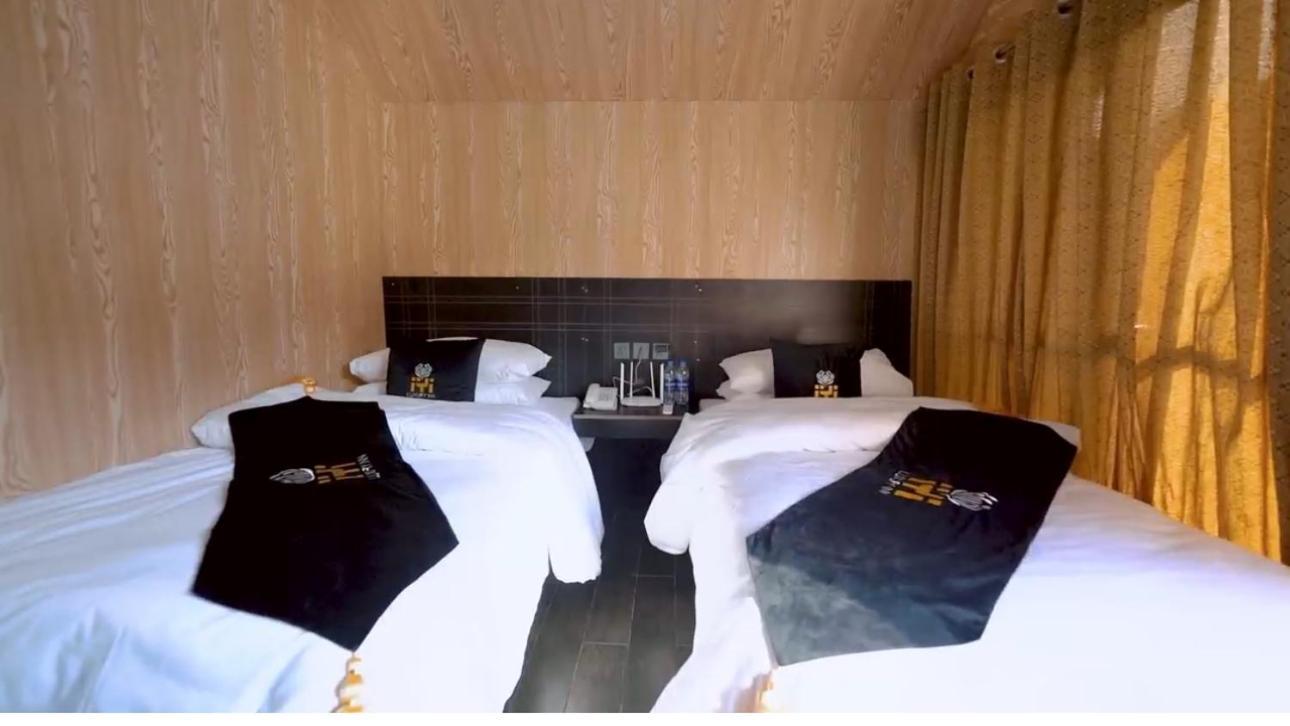 Iyi Luxury Inn Swat Saidu Sharif エクステリア 写真
