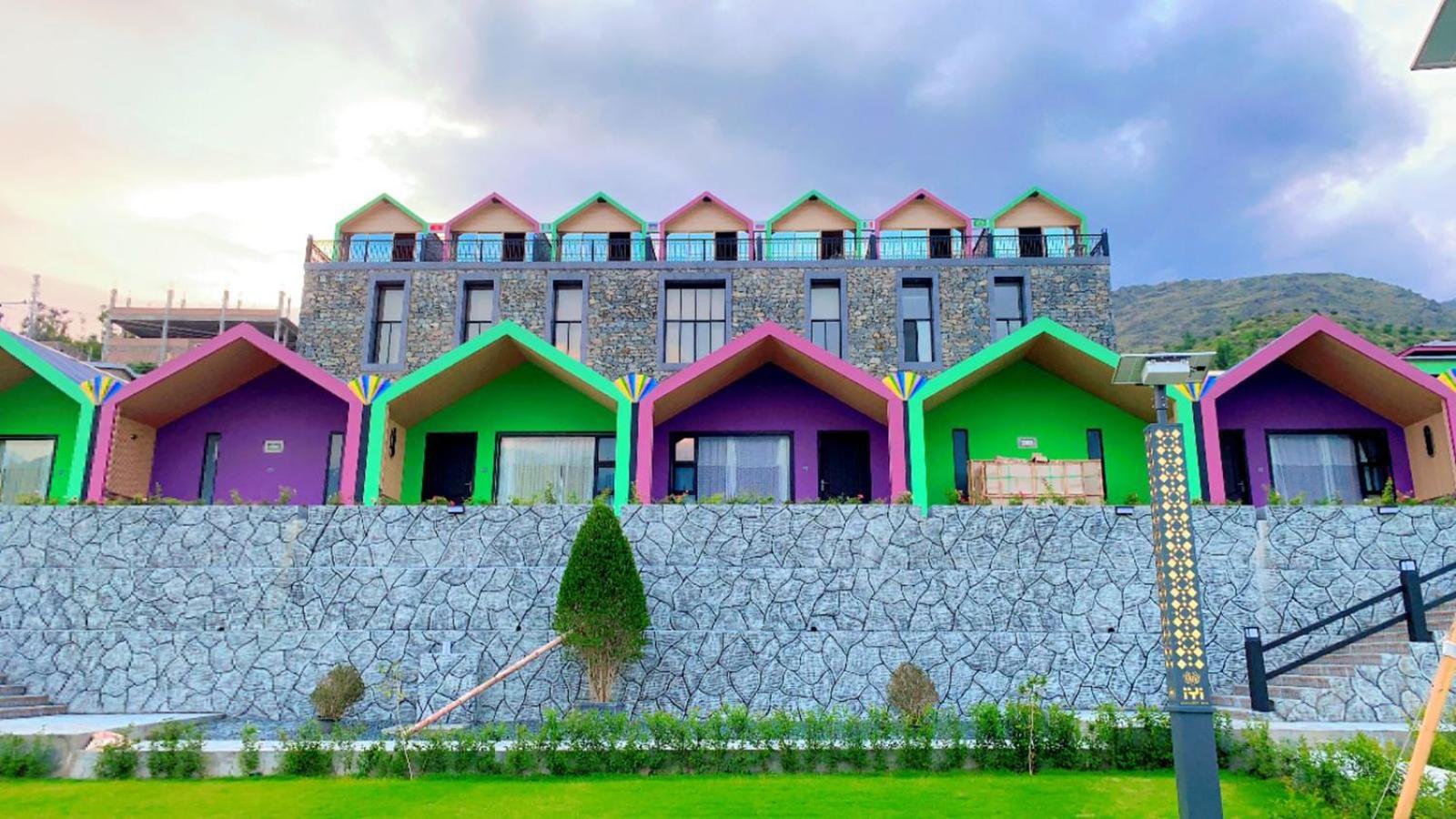 Iyi Luxury Inn Swat Saidu Sharif エクステリア 写真
